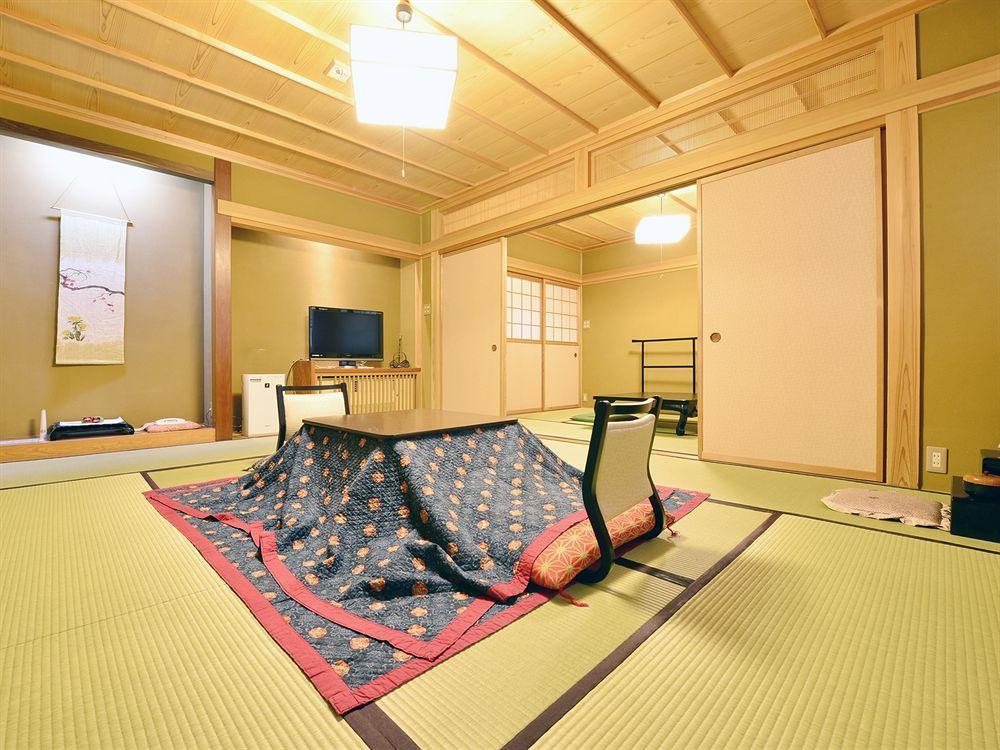 Jinpyokaku Hotel Yamanouchi  Bagian luar foto