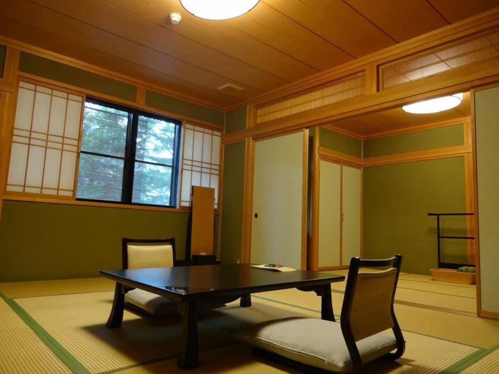Jinpyokaku Hotel Yamanouchi  Bagian luar foto