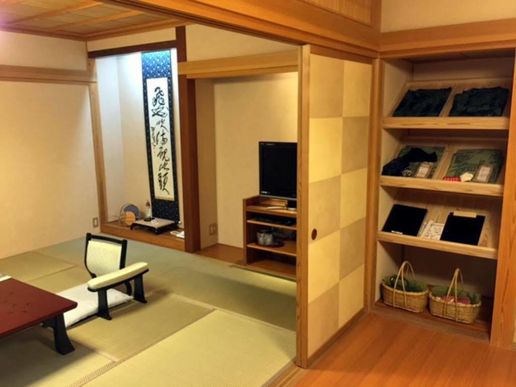 Jinpyokaku Hotel Yamanouchi  Bagian luar foto