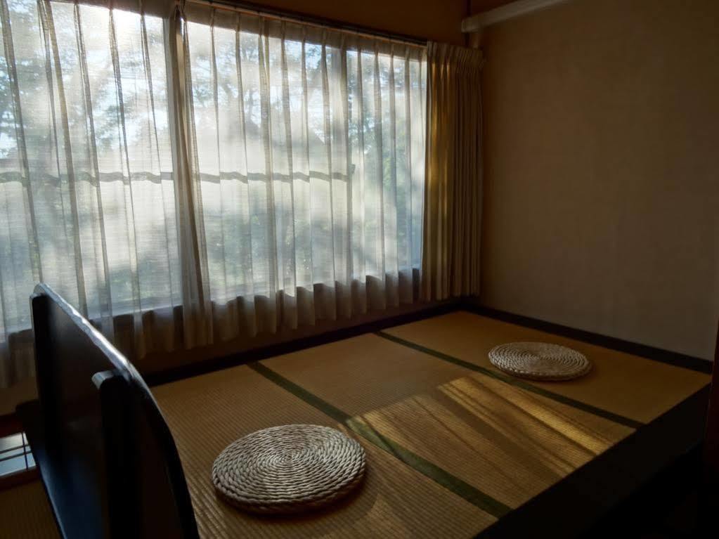 Jinpyokaku Hotel Yamanouchi  Bagian luar foto