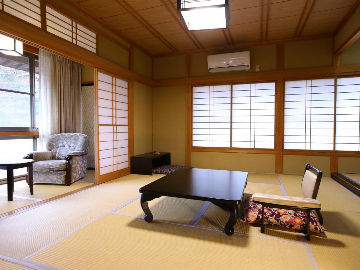 Jinpyokaku Hotel Yamanouchi  Bagian luar foto